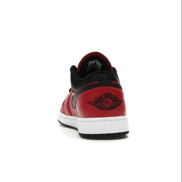 Jordan 1 low Reverse Bred Pebbled Swoosh - Picture 2 of 8